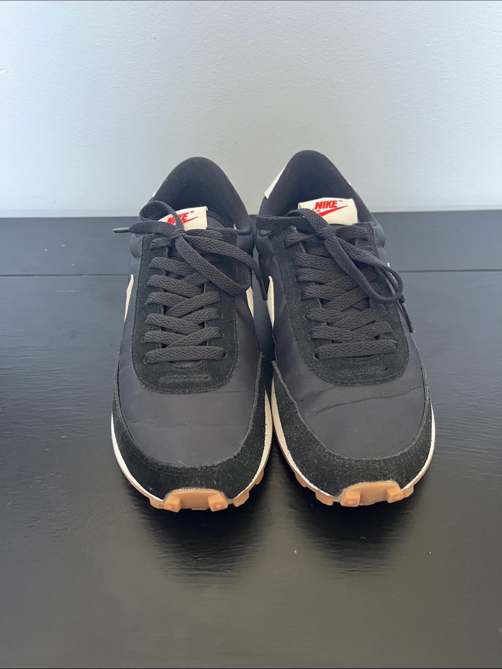 Nike W/7.5 Retro running shoe. Excellent condition. Small creases from wear